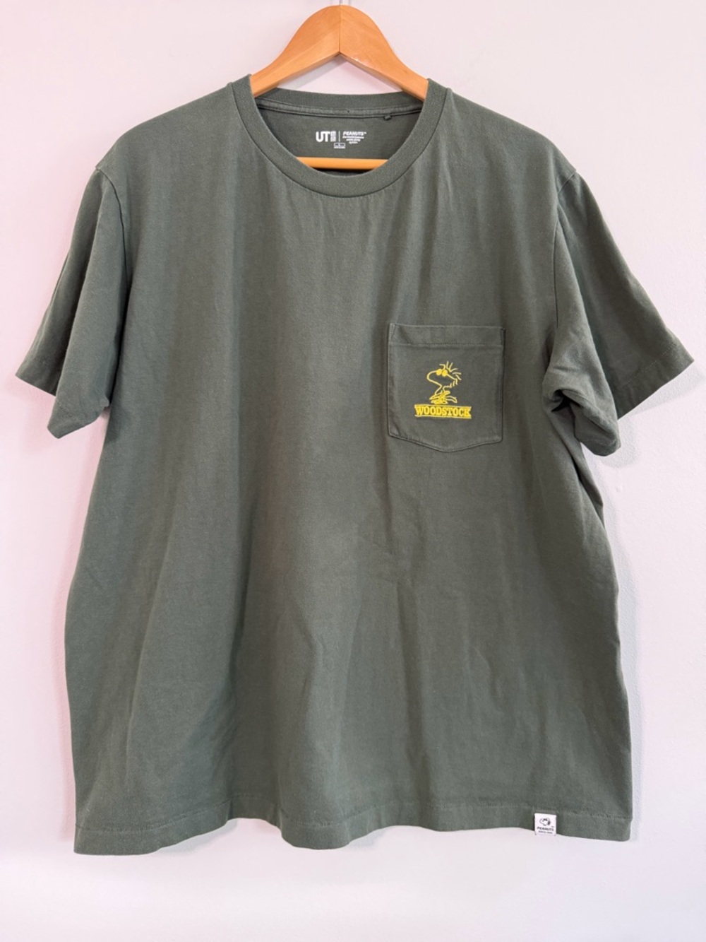 Uniqlo UT Peanuts Woodstock Pocket T Shirt Olive Green Size Large
